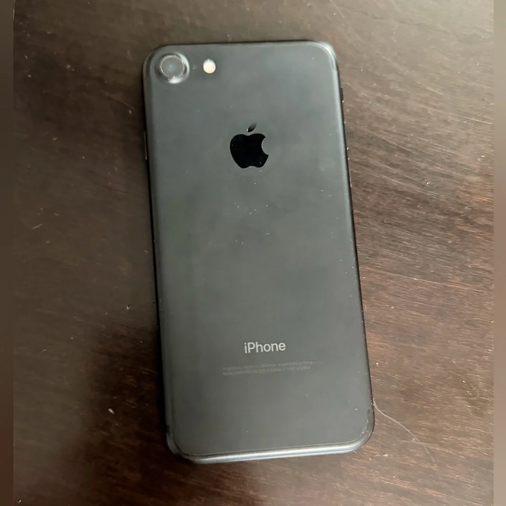 Apple iPhone 7, AirPods 1st gen & Pro, and Apple Pencil 1st gen. Bundle deal!!!!